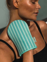 Mr & Mrs Tannie Tanning Mitt